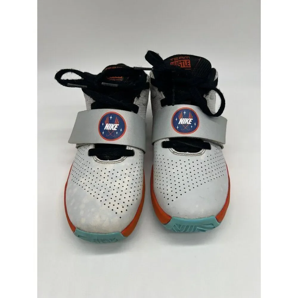 Nike Team Hustle D Sneakers Size 3 Youth